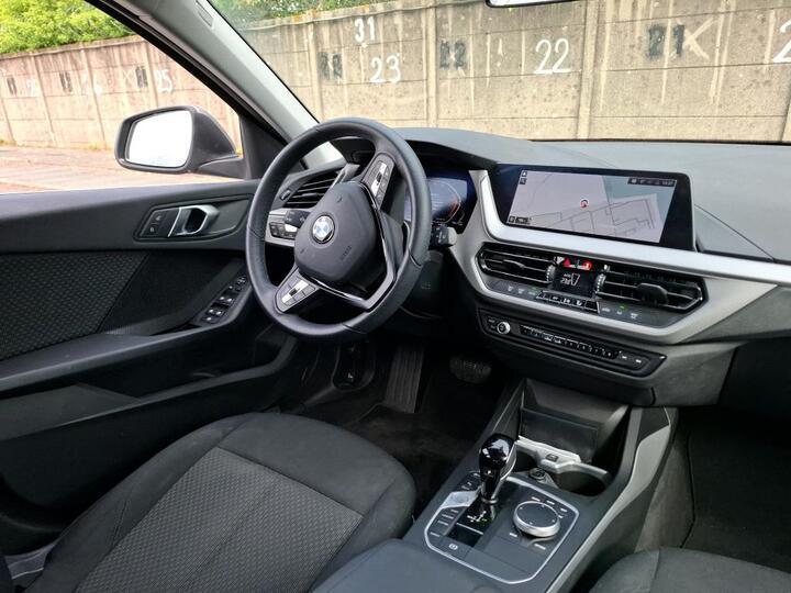 BMW 118 i Aut. Design LC-Pro LED CarPlay Navi Camera KeylessStart Klima PDC ... #5